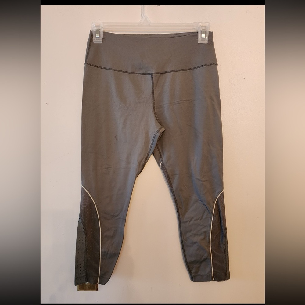 Avia grey cropped leggings size womens large